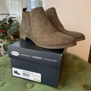 NWOT Dr. Scholls Revere Olive Green Perforated Ankle Booties Size 6.5